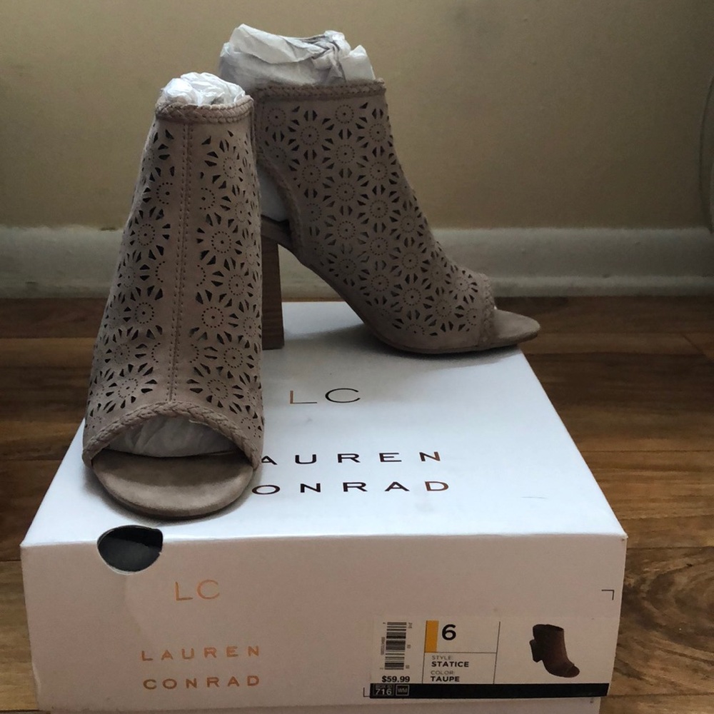LC Lauren Conrad Statice Cutout Ankle Boots (Sz 6)